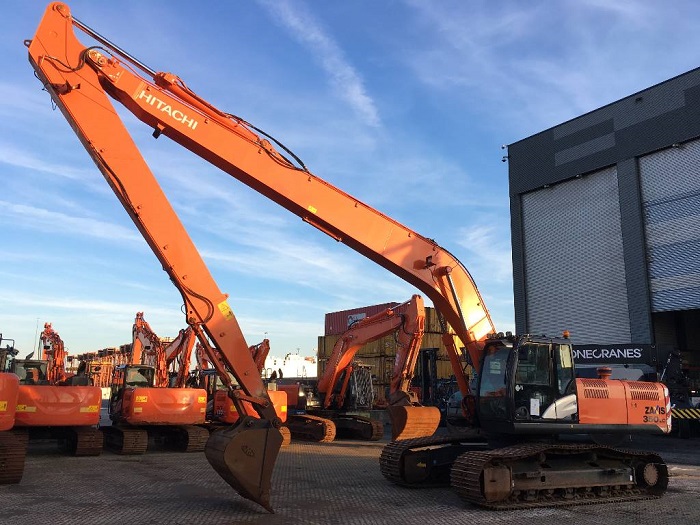 日立輪式挖掘機大臂維修:保障升降貨梯順暢運行的關鍵